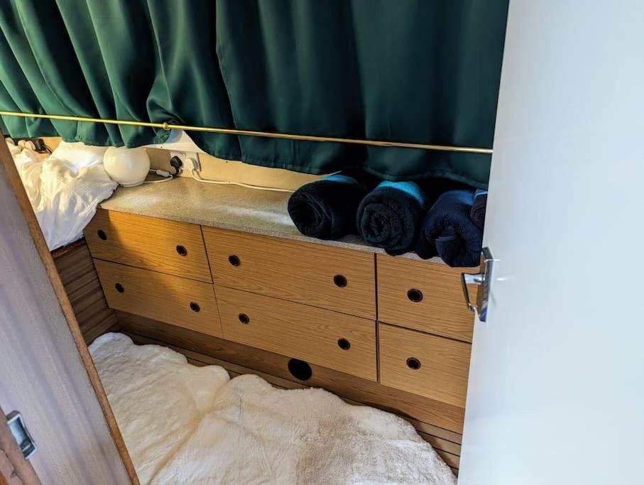 New Horizon - A Beautiful Boat Very Conveniently Located In Chelmsford City Exterior photo