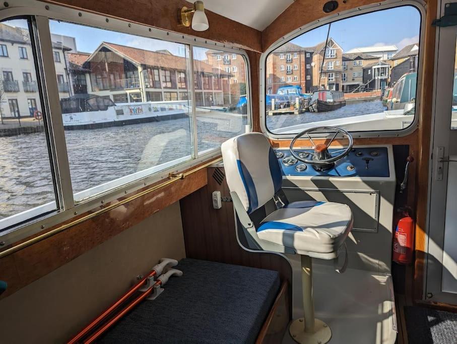 New Horizon - A Beautiful Boat Very Conveniently Located In Chelmsford City Exterior photo